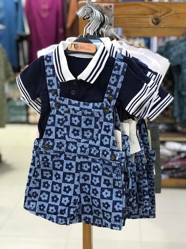 স্টাইলিশ ও আরামদায়ক ডুঙ্গারি সেট – শিশুদের জন্য পারফেক্ট পোশাক!