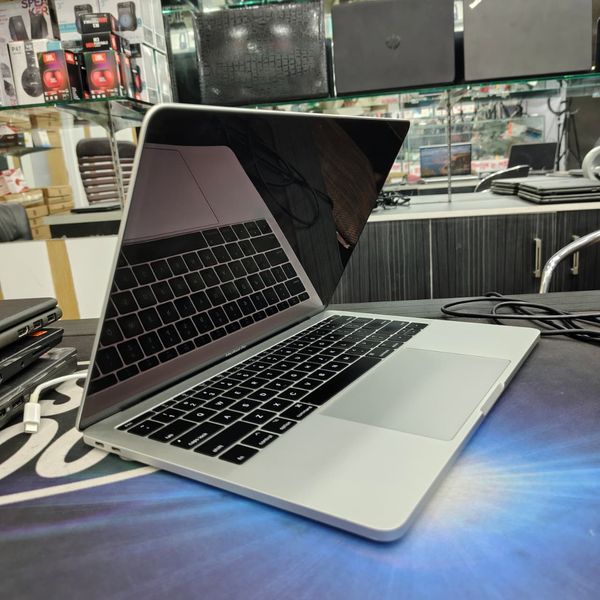 Apple MacBook Pro 2017, Core i5 2017, 8GB RAM, 256GB SSD, 13.3-inch 2K LED Retina Display