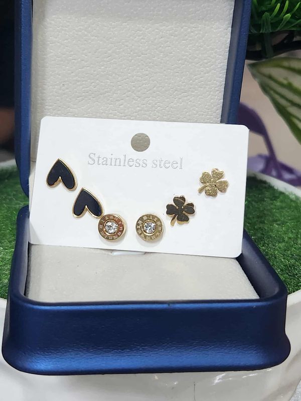 3 pair ear topColour guaranteed