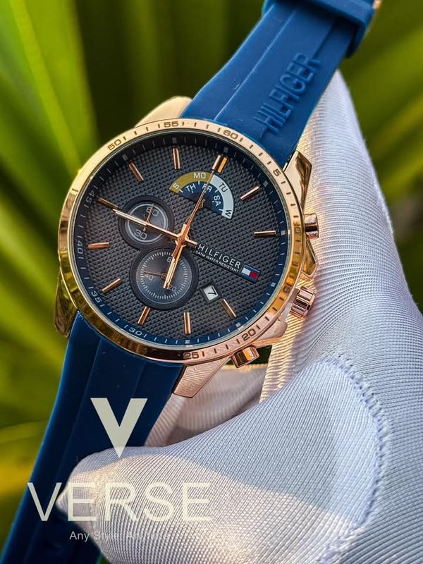 Hilfiger black blue belt golden case