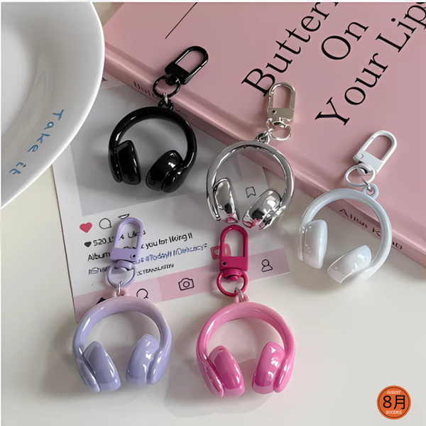 Three dimensional headset keychain