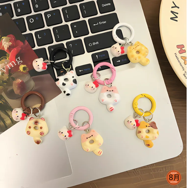 Cute Cartoon Siamese Kitten Circle Buckle KTins Wind Keychain