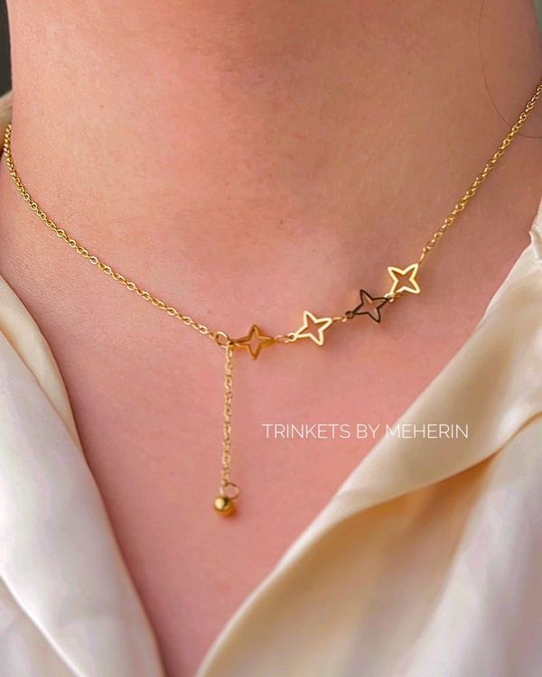 Gold star necklace