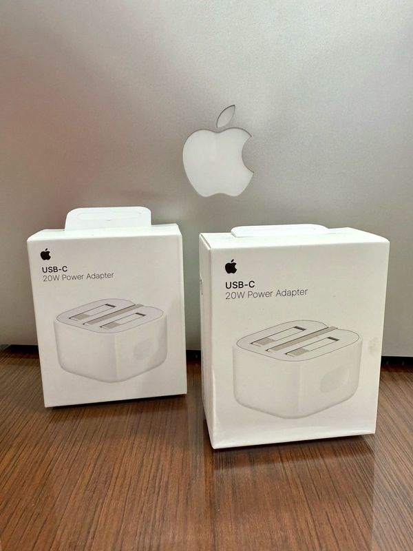 Apple adaptor 20W 6 month warranty