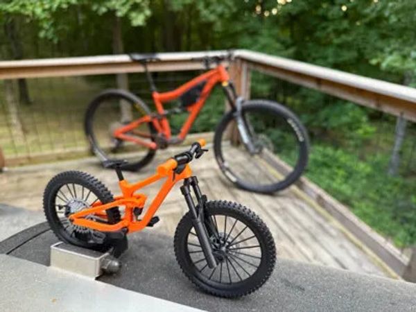 Full Suspension Model Mountain Bike (enduro bike)