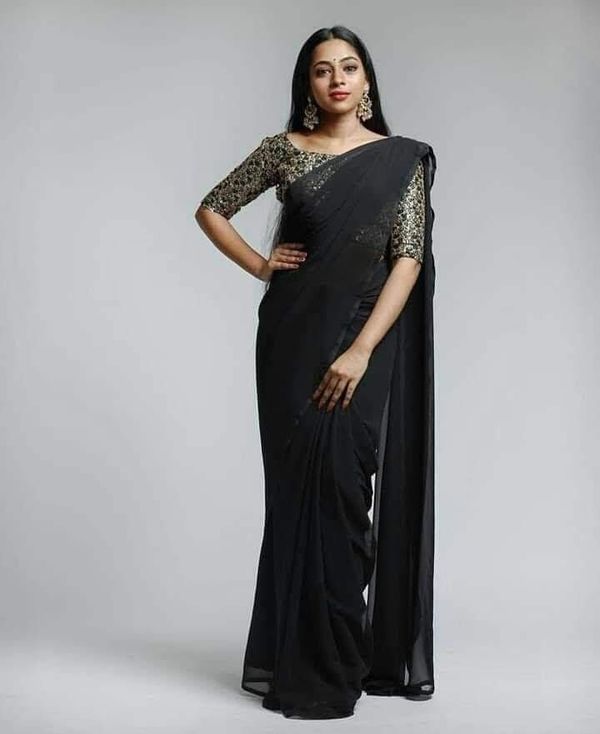 এক কালারের জর্জেট শাড়ি দেখতে আকর্ষণীয় ও লাইট ওয়েট