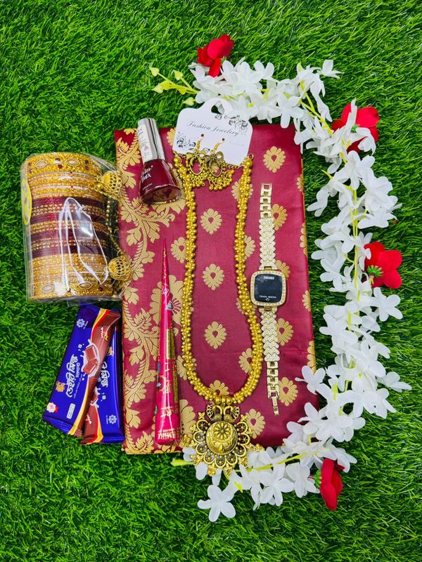 আকর্ষণীয় শাড়ী গিফট কম্ব সেট
