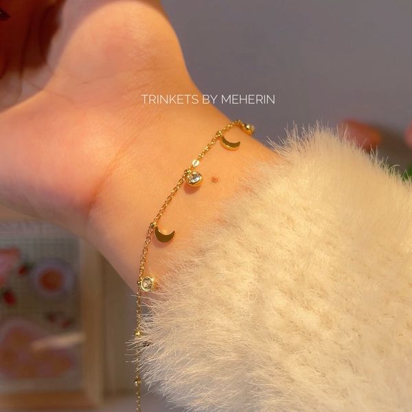 Minimal moon charm bracelet