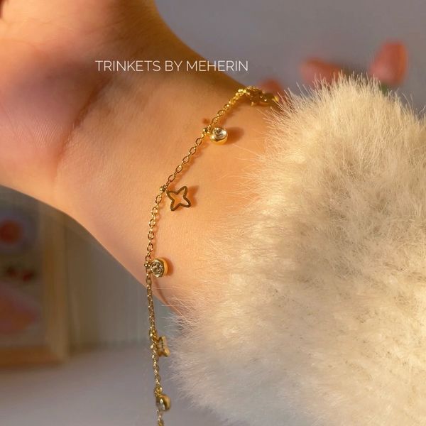 Minimal charm hollow bracelet