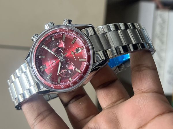 TAG CARRERA SWEEP RED DIAL CHRONO