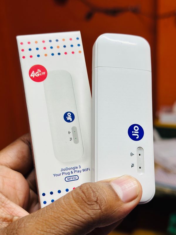 Jio Dongle 3 – 4G LTE WiFi Modem MF832 - Image 8