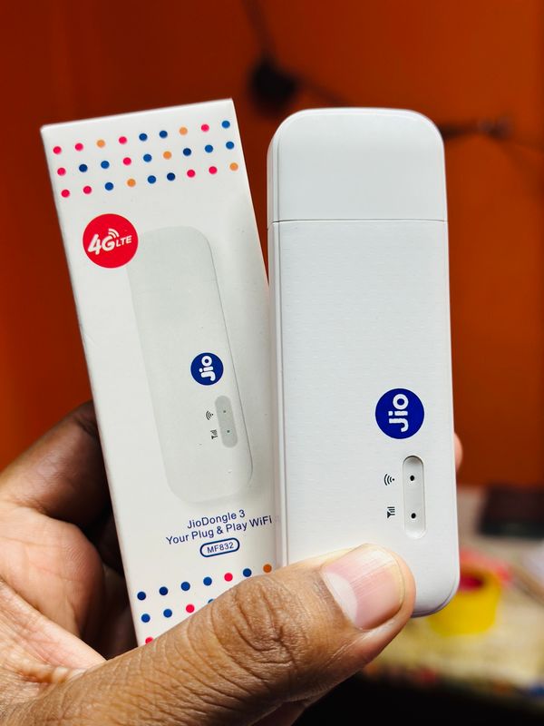 Jio Dongle 3 – 4G LTE WiFi Modem MF832 - Image 7