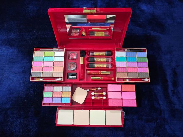 Eyeshadow palette beautiful color KMES big makeup kit 135g (M79) Code : 4154