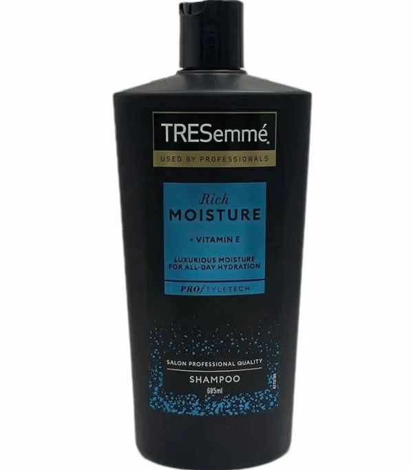 Tresemme Rich Moisture + Vitamin E Shampoo for All Day Hydration 685ml - Image 1