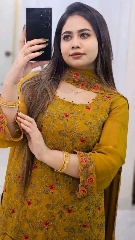 এমব্রয়ডারি কাজ করা ফোর পিস