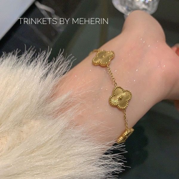 Golden clo*ver bracelet