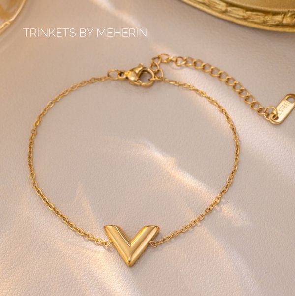 V design bracelet