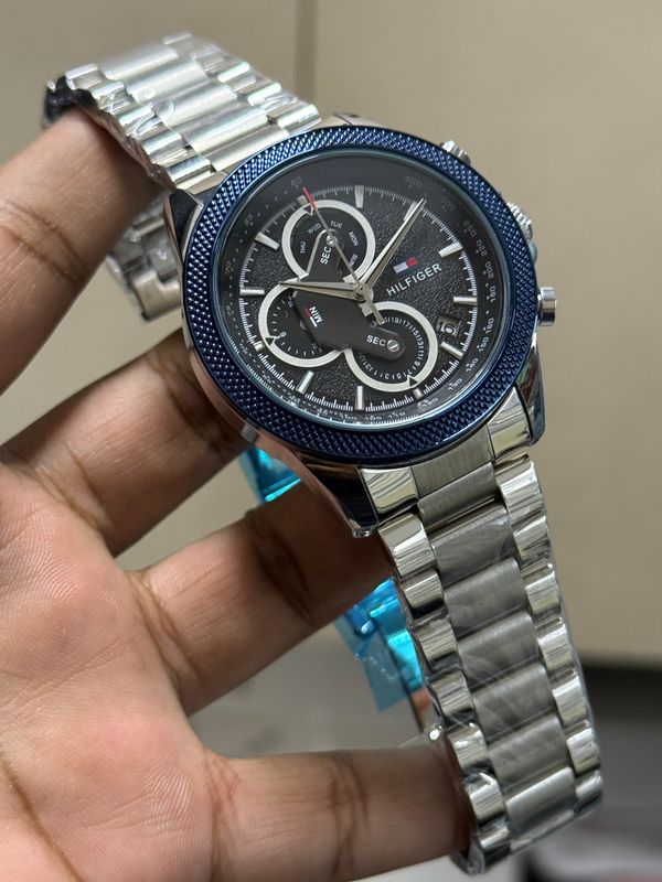 HILFIGER CHRONO CHAIN BLACK DIAL BLUE BEZEL