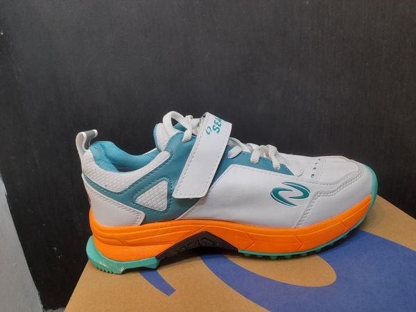 Sega Rabber Spike Cricket Shoes