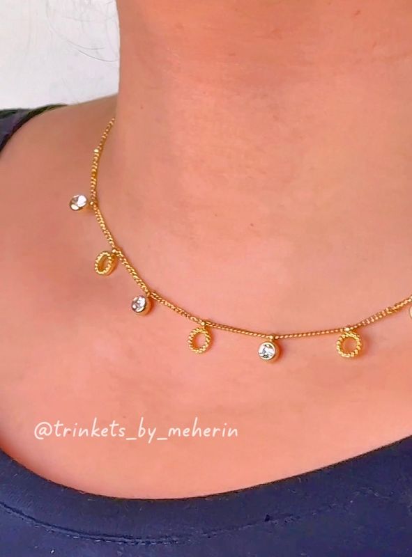 Circle stone charm neckpiece