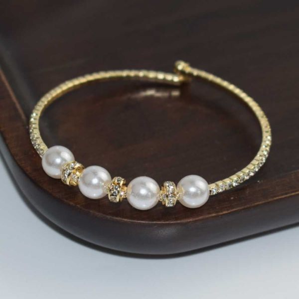 Elegant Pearl Bracelet