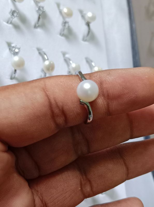 Pearl Adjustable finger ring