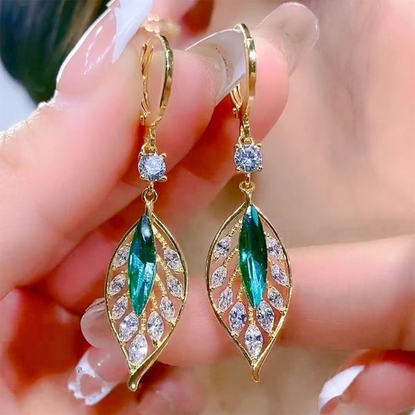 Elegant Green Leaf Earrings – Nature-Inspired Style!