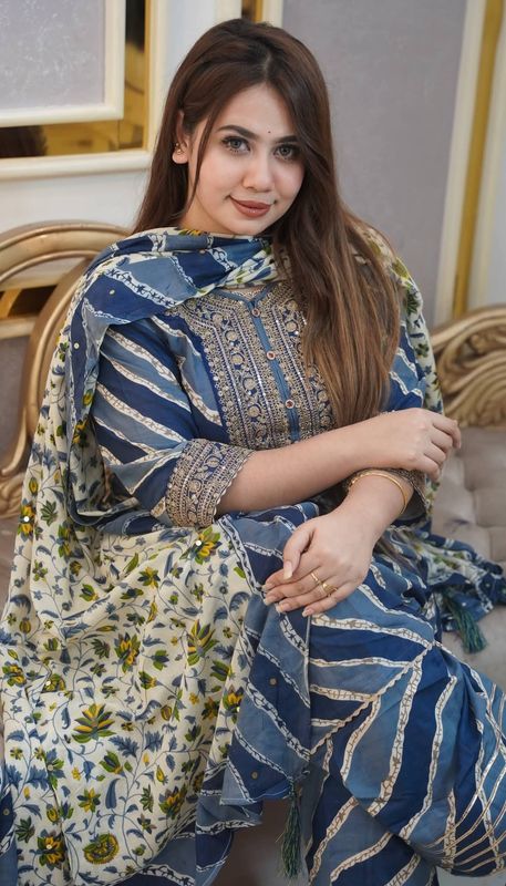 Elgent Farshi Stitched Three Piece Set - Image 3