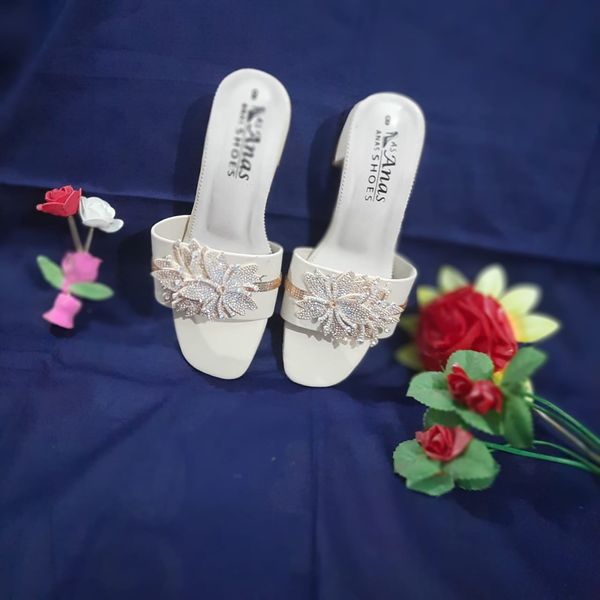 Ladies stylish beautiful design comfort flat sandals
