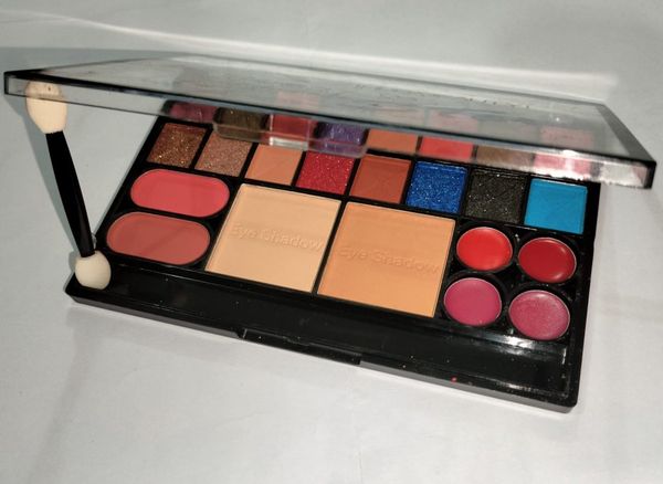 24Huda Girl BEAUTY Swiss Edition Professional Makeup Kit For Girls
