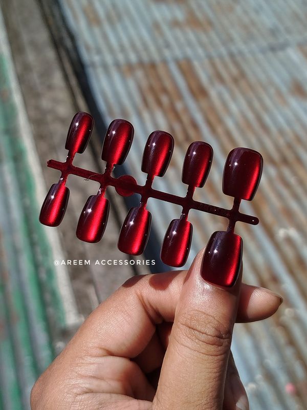 Press on Nails (Blood Red)