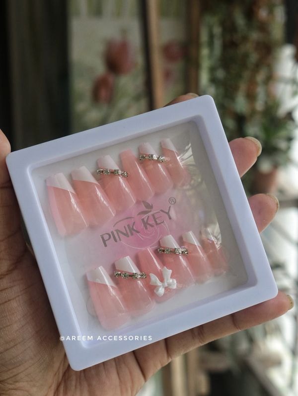 PINK KEY Fake Nails Set - 12 Pieces, Glue Sticker Included