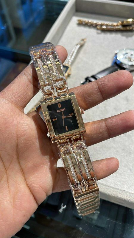 Guess Chain Female Black Dial