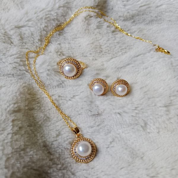 Premium quality pearl Pendent set for women
