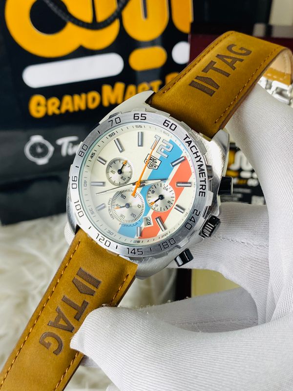 This is a TAG Heuer Formula 1 Chronograph Leather