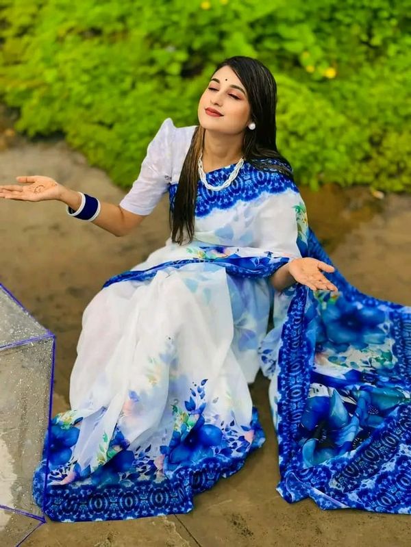 সফট ব্লু ও হোয়াইট গ্রেডিয়েন্ট চান্দেরী সিল্ক ডিজিটাল প্রিন্ট শাড়ি