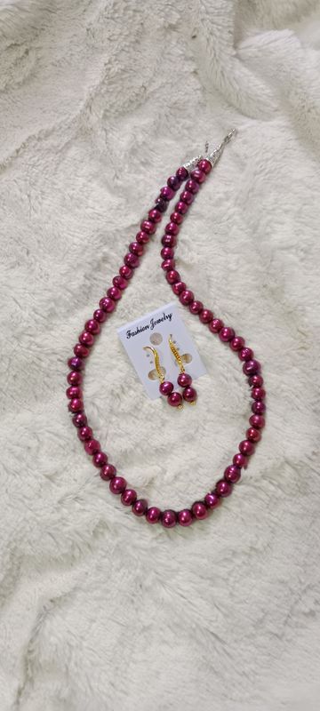 One Layer Meroon Pearl Necklace