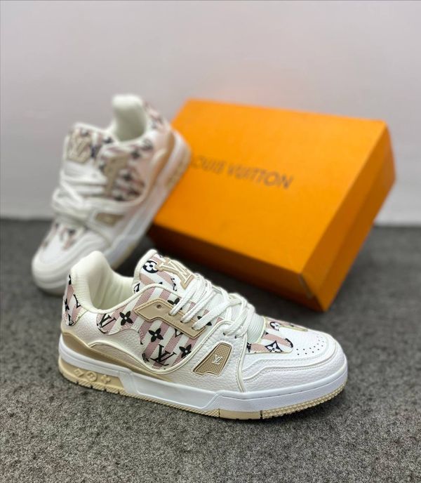 LV Trainer Pink