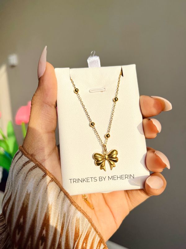 Bow/pookie neckpiece
