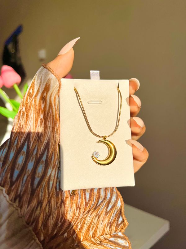 Half moon stone neckpiece (BESTSELLER)