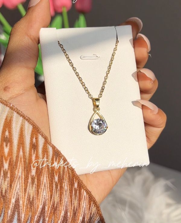 Waterdrop neckpiece