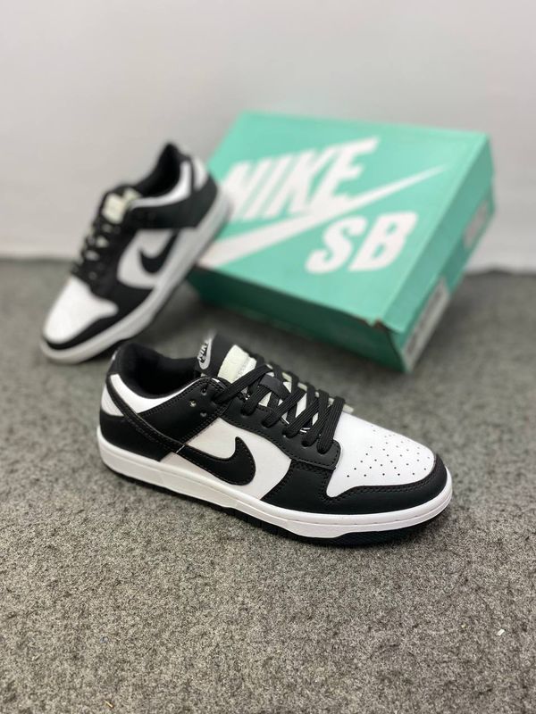 Nike Dunk Low Retro White Black Panda