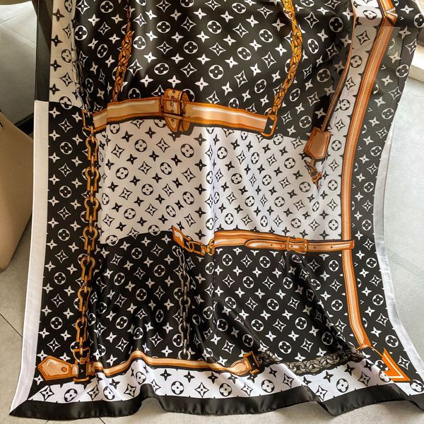Black print silk scarf đ§Ŗ