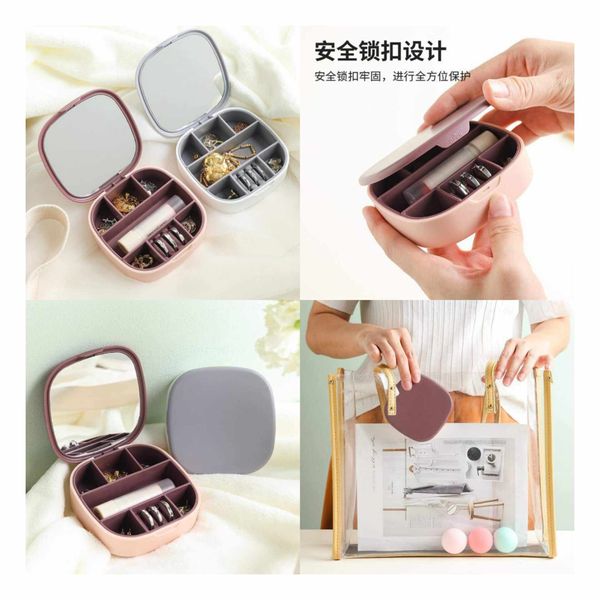 Travel jewllery box with mirror
