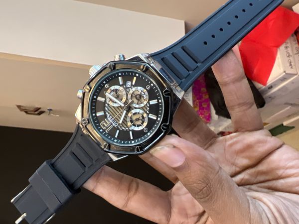 GUESS FIBER BLACK BELT SILVER CASE
