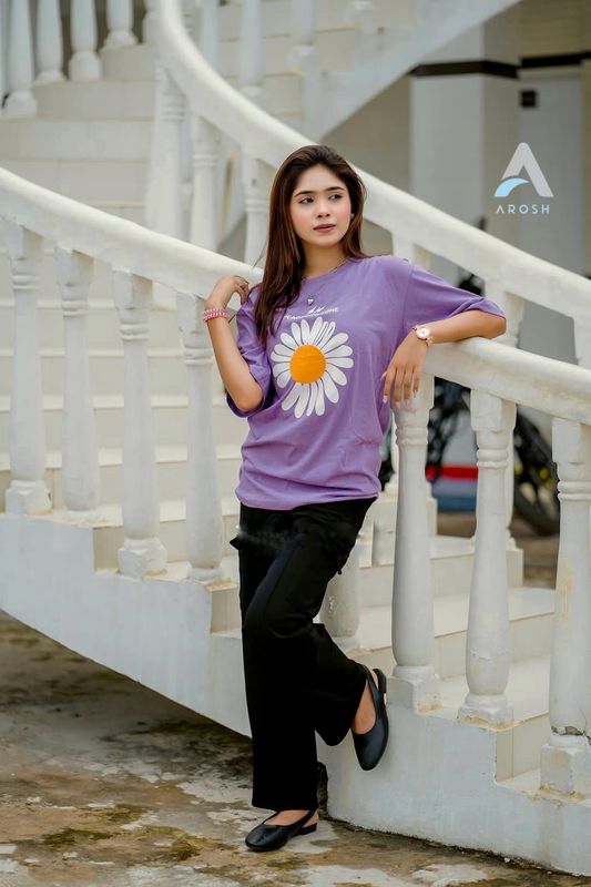 Ladies T-shirt (Flower)