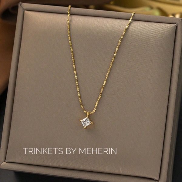 Minimal stone chain