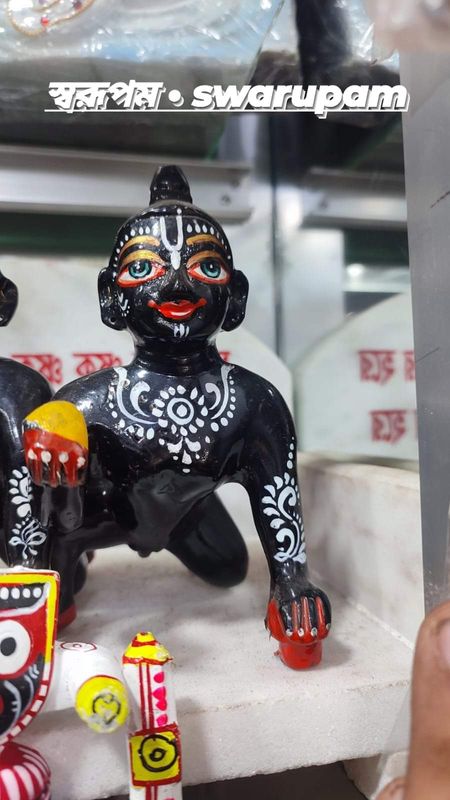 অষ্টধাতুর লাড্ডু গোপাল