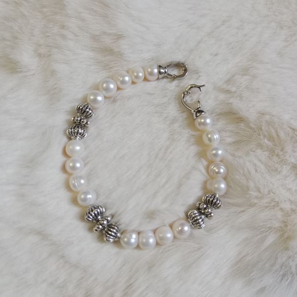 Pearl Bracelet with Exclusive Lock system