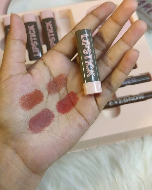 HiVi Premium Makeup Combo Set - Image 3